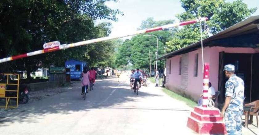 पश्चिमी सीमा नाका हुँदै एक हजार भारतीय नागरिक घरतर्फ लागे