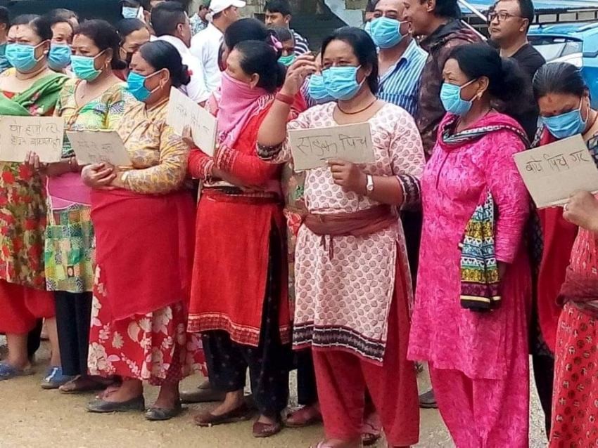 हात्तीवन गोदावरी सडक पिच गर्न माग गर्दै प्रदर्शन