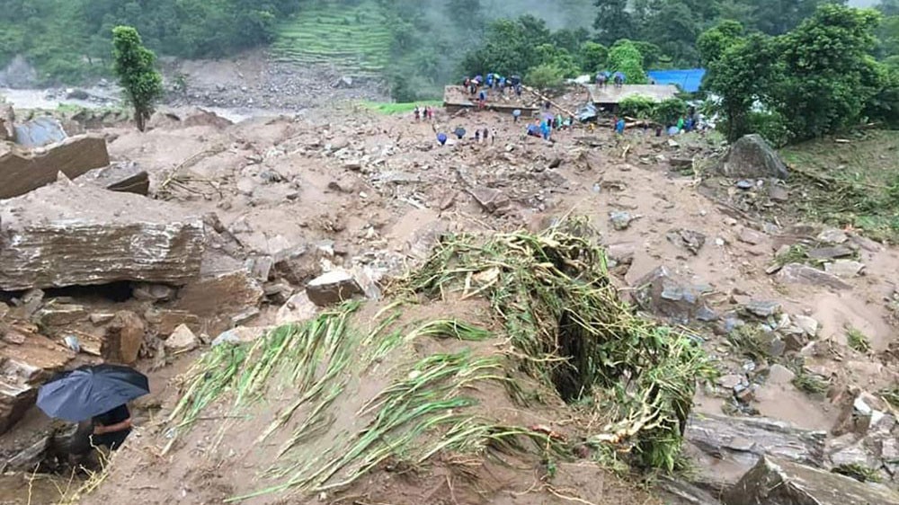 सिन्धुपाल्चोक पहिरोमा पुरिएका ७ जनाको शव फेला, २४ बेपत्ता