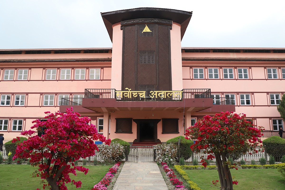 एमालेले कारबाही गरेका माधव नेपालसहित १४ सांसदको मुद्दा पेसीमा चढ्यो