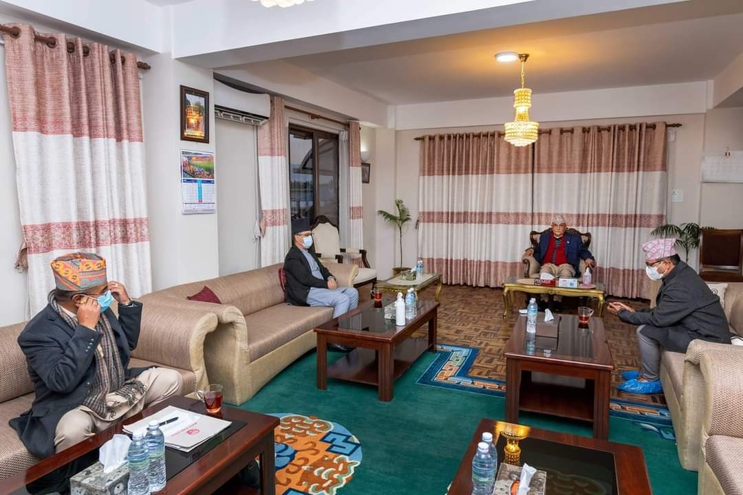 तीन जनाको परिषद् बैठक बसेर के गर्‍यो निर्णय ? ओलि किन पुगे शितलनिवास