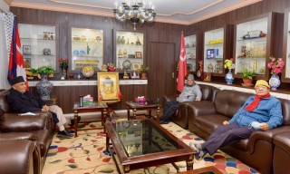 दुई अध्यक्षबीच खुमलटारमा भेटवार्ता