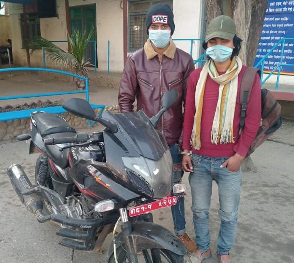 मोटरसाईकल चोरी गर्ने दुईजना पक्राउ