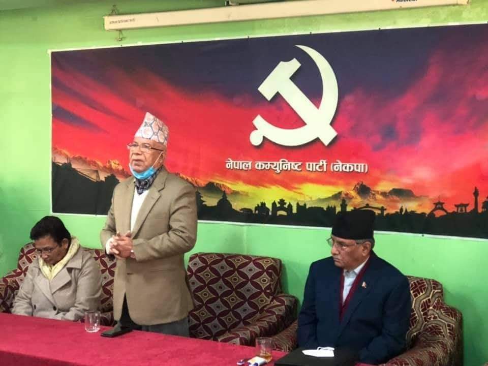 प्रधानमन्त्री ओली किसानलाई विदेश लखेट्ने खेलमा लागे