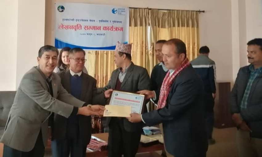 दैनिकीन्युजकर्मी कार्कीसहित १४ पत्रकार लेखनवृत्ति सम्मानबाट सम्मानित