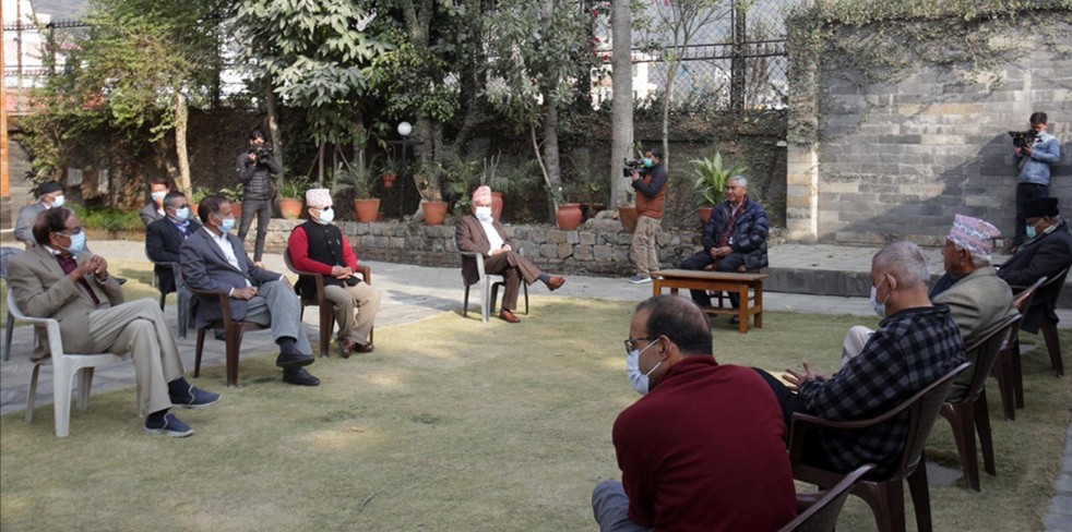 प्रचण्ड र ओलीमा काङ्ग्रेसले कसलाई देला साथ ?
