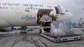 चिनबाट  ४ सय सिलिन्डर अक्सिजन आइपुग्यो