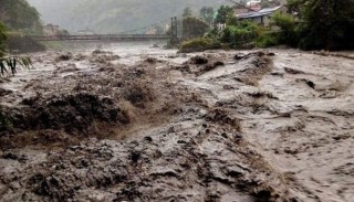 बाढी, पहिरो र डुबानमा परी  सय बढीको मृत्यु, ४० घाइते