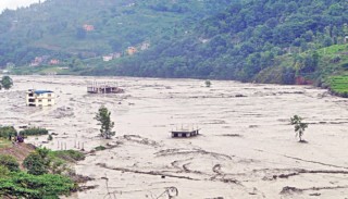 बाढी, पहिरो लगायतका विपद्‍मा परी हालसम्म १३१ जनाको मृत्यु