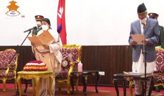 प्रधानमन्त्रीमा देउवाले शपथ लिए