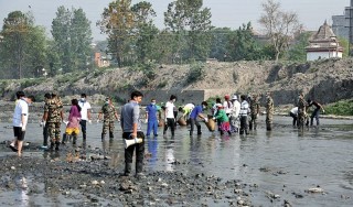वाग्मती किनारमा हरेक हप्ता सफाइ गरिने
