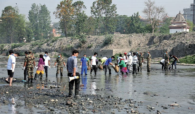 वाग्मती किनारमा हरेक हप्ता सफाइ गरिने
