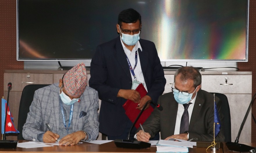 नेपाल सरकार र एडीबी बीच १९ अर्ब ५८ करोड रुपैंया बराबरको ऋण सम्झौता 