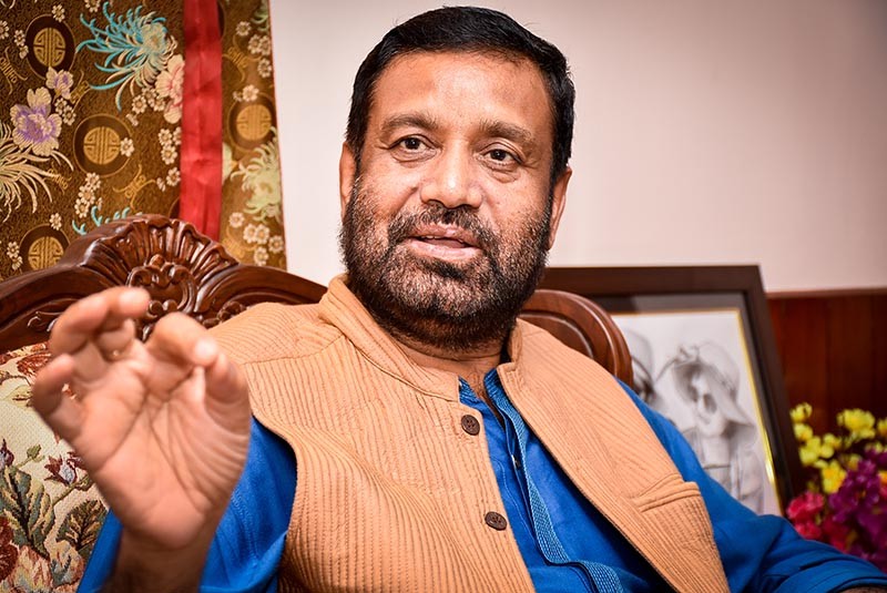 निधिले देउवालाई डडेल्धुराबाटै दिन थाले टक्कर