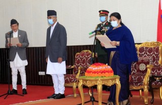 परराष्ट्रमन्त्री नारायण खड्काद्वारा शपथ