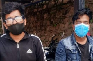 यातायात कार्यालय एकान्तकुनाबाट पक्राउ परे दुई बिचौलिया