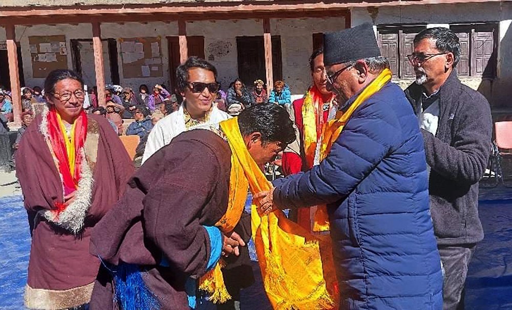 गाउँपालिका अध्यक्ष सहित २३ जना माओवादी प्रवेश, यसरी गरे प्रचण्डले स्वागत