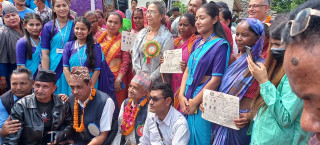 भूमिव्यवस्था मन्त्री श्रेष्ठले थप्दैछिन् ऊर्जा : दिइन् २३ हजार बढी परिवारलाई लालपुर्जा