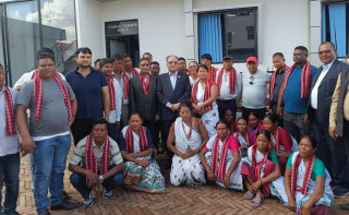 मोरङ बुढीगंगामा एमाले छोड्नेको लर्को